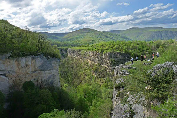 Дорога в ущелье Дзыхринское ущелье в Адлере